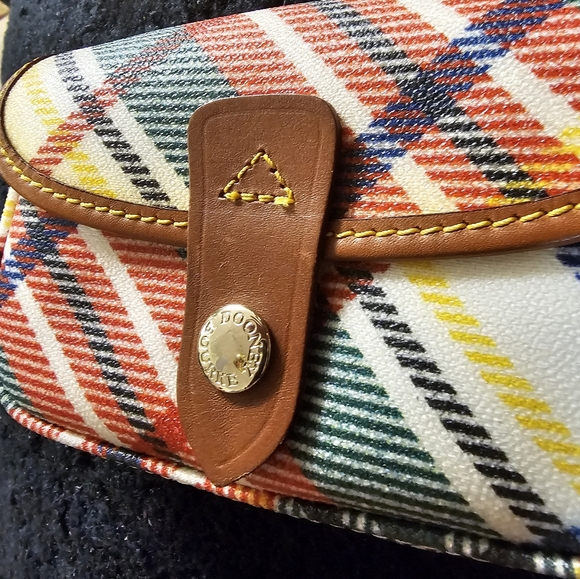 Dooney & Bourke Wristlet EUC - Picture 2 of 9